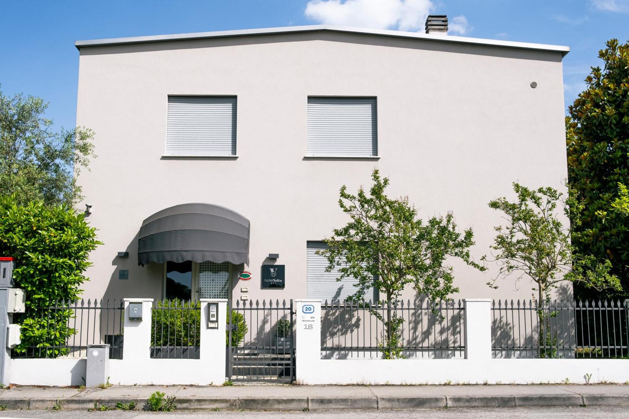Volta Hotel 3*